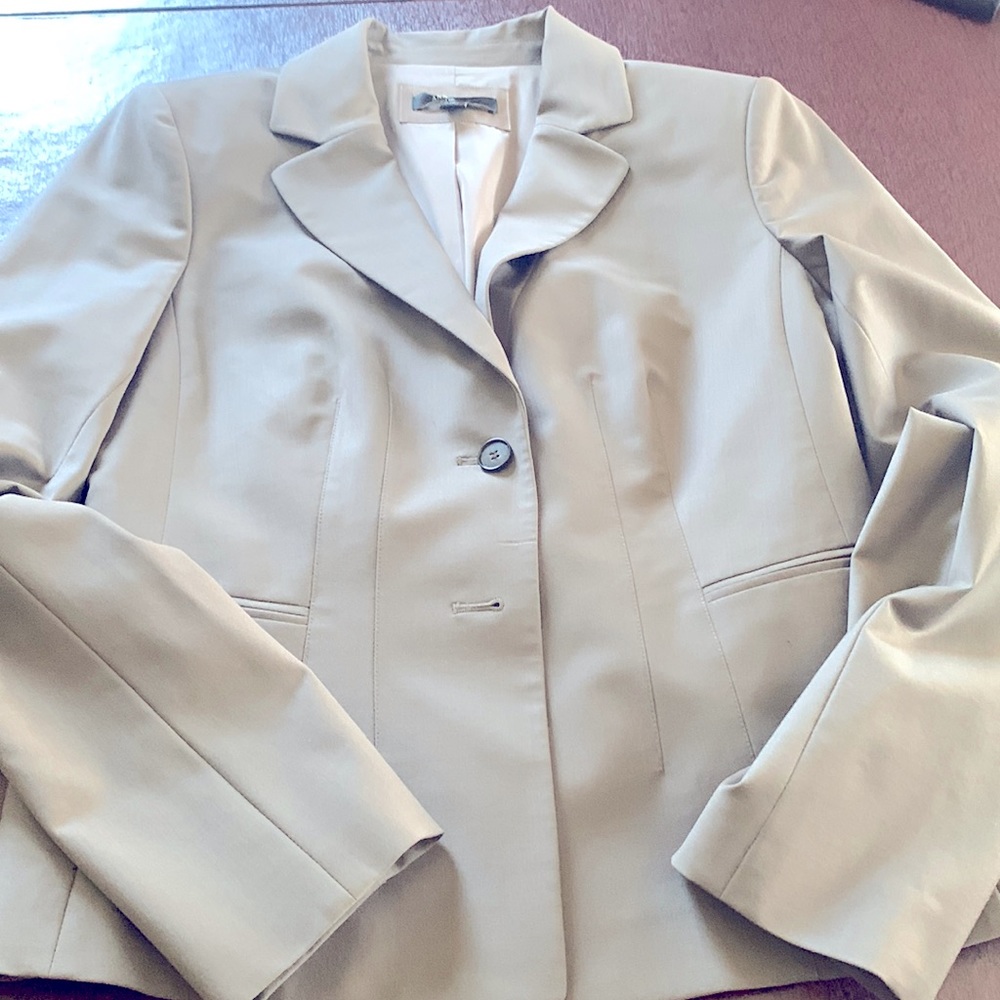 Classic Ann Taylor blazer in taupe